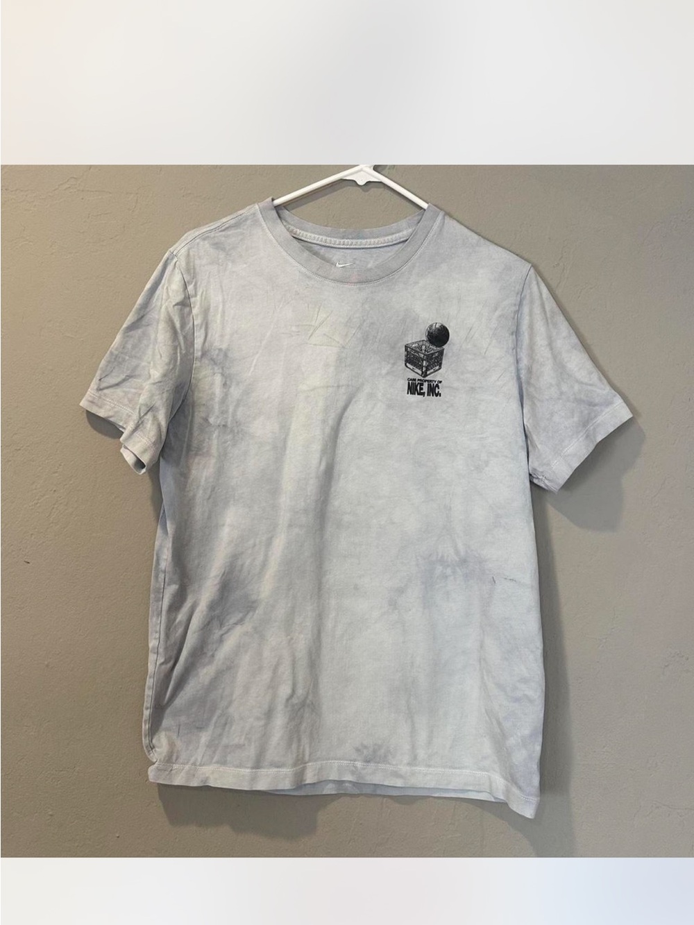 Nike Men’s Light Gray Washed Graphic Short Sleeve Tee